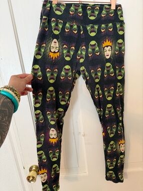 LuLaRoe OS Evil Queen x Mirror Leggings